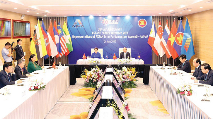 Thủ tướng Nguyễn Xuân Phúc, Chủ tịch ASEAN 2020 và Chủ tịch Quốc hội Nguyễn Thị Kim Ngân, Chủ tịch AIPA-41 đồng chủ trì cuộc Đối thoại giữa các nhà lãnh đạo ASEAN và AIPA dưới hình thức trực tuyến, trong khuôn khổ Hội nghị Cấp cao ASEAN 36, chiều 26-6-2020