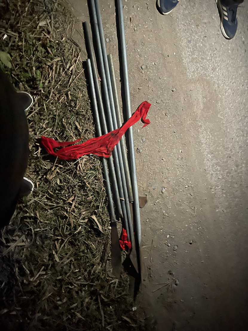 ống tuýp sắt các đối tượng mang đi chém người