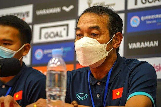 HLV Đinh Thế Nam đã cùng học trò vượt qua khó khăn, dịch bệnh để đăng quang giải U23 Đông Nam Á HLV Đinh Thế Nam đã cùng học trò vượt qua khó khăn, dịch bệnh để đăng quang giải U23 Đông Nam Á