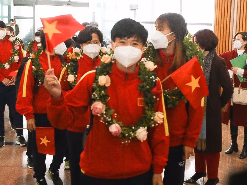 Tuyết Dung cùng đồng đội rạng rỡ ngày về Tuyết Dung cùng đồng đội rạng rỡ ngày về
