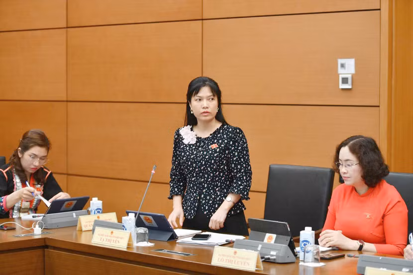 ĐBQH Tạ Thị Yên (đoàn Điện Biên) thảo luận tổ