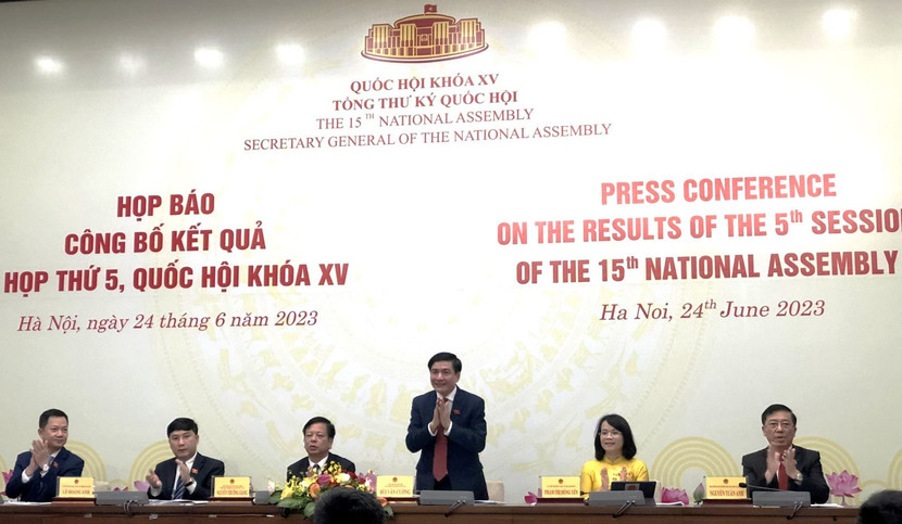 Tổng Thư ký Quốc hội Bùi Văn Cường chủ trì buổi họp báo