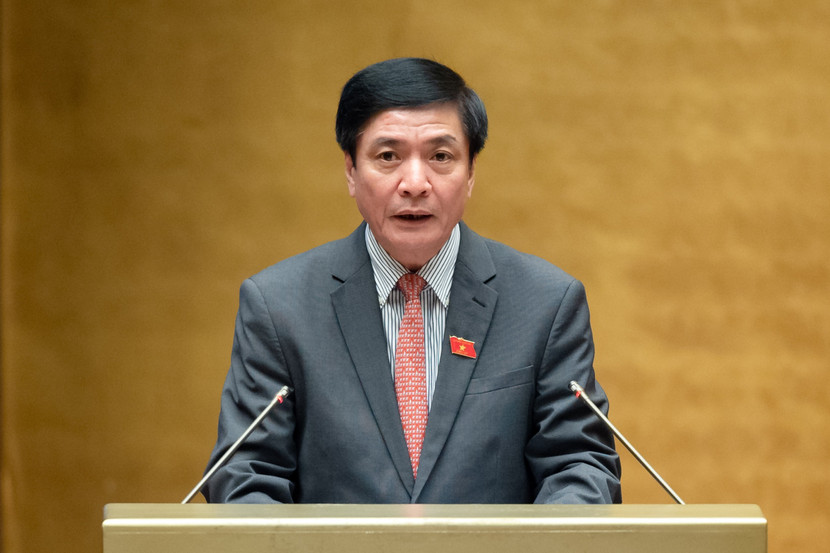 Tổng Thư ký Quốc hội Bùi Văn Cường trình bày dự thảo Nghị quyết trước khi Quốc hội thông qua Tổng Thư ký Quốc hội Bùi Văn Cường trình bày dự thảo Nghị quyết trước khi Quốc hội thông qua