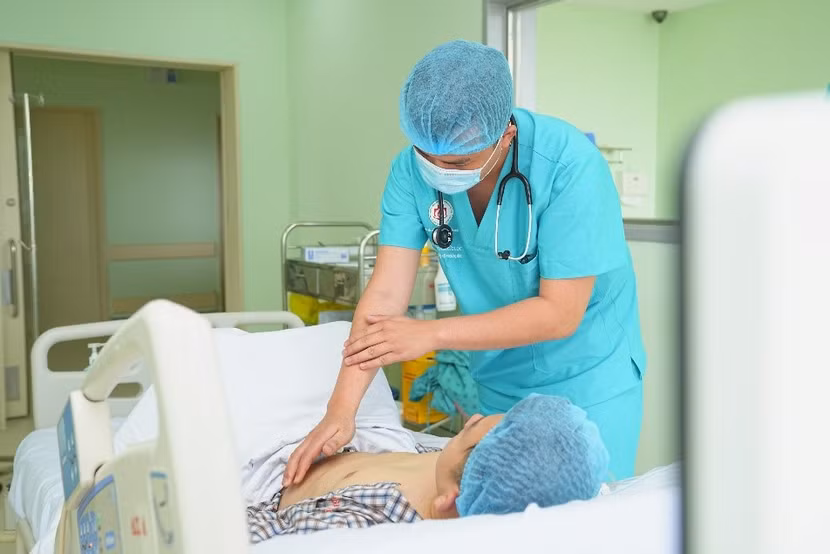 Bệnh nhân được điều trị nội khoa tích cực sau khi nhập viện (Ảnh: Bệnh viện 108)