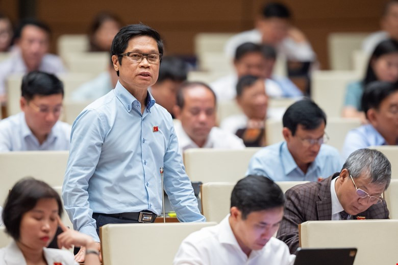 ĐBQH Vũ Tiến Lộc phát biểu tại Quốc hội ĐBQH Vũ Tiến Lộc phát biểu tại Quốc hội