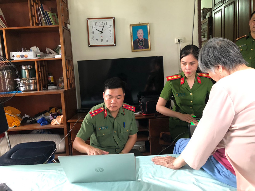 Vất vả là thế, nhưng mỗi cán bộ chiến sĩ vẫn luôn tận tụy với công việc