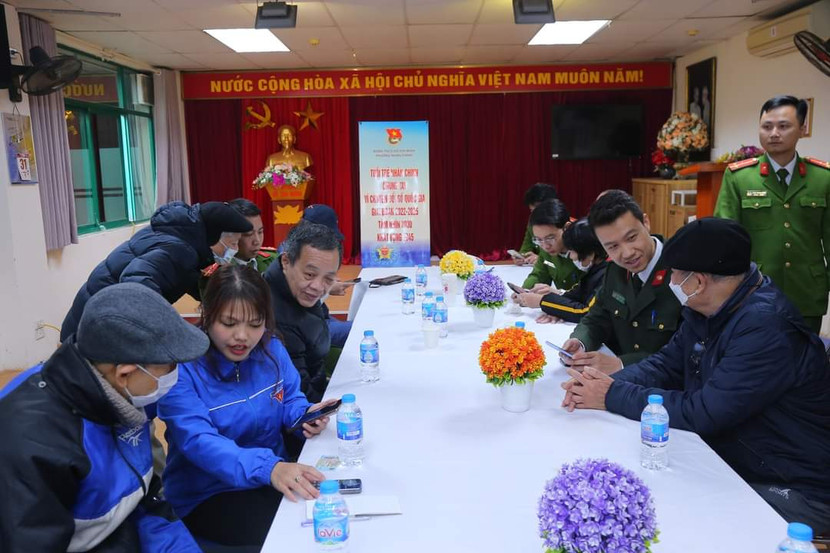 Không phải tới khi triển khai Mệnh lệnh 01, trước đó, Công an phường Nhân Chính vẫn luôn chủ động thực hiện xuyên suốt việc kích hoạt tài khoản định danh điện tử