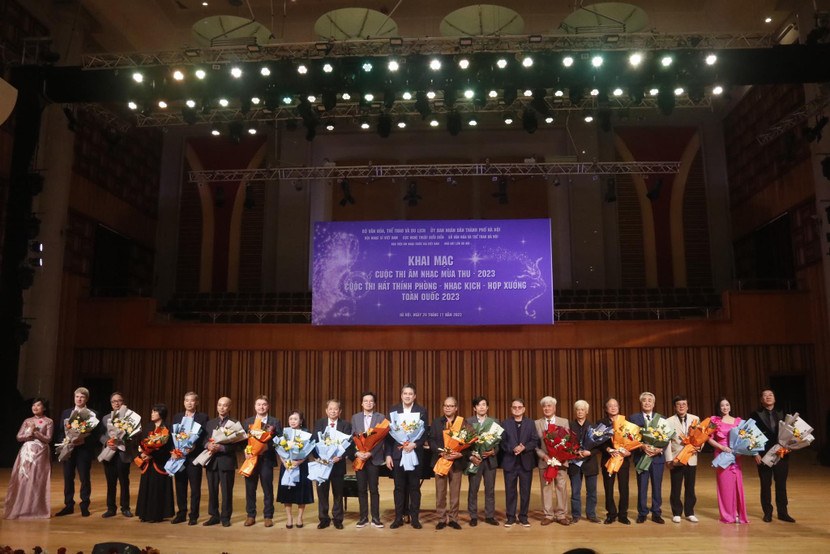 Hội đồng nghệ thuật hai cuộc thi là những nghệ sĩ, giảng viên âm nhạc thính phòng uy tín trong nước và quốc tế. Hội đồng nghệ thuật hai cuộc thi là những nghệ sĩ, giảng viên âm nhạc thính phòng uy tín trong nước và quốc tế.