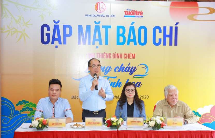 Nhà báo Nguyễn Mạnh Hưng - Tổng biên tập báo Tuổi trẻ Thủ đô, Phó Ban chỉ đạo chương trình phát biểu tại họp báo.