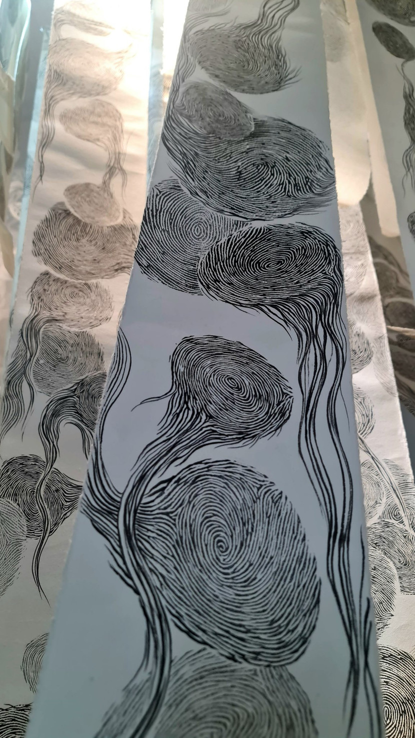 Tác phẩm được thực hiện trên giấy Hanji của Hàn Quốc. Tác phẩm được thực hiện trên giấy Hanji của Hàn Quốc.