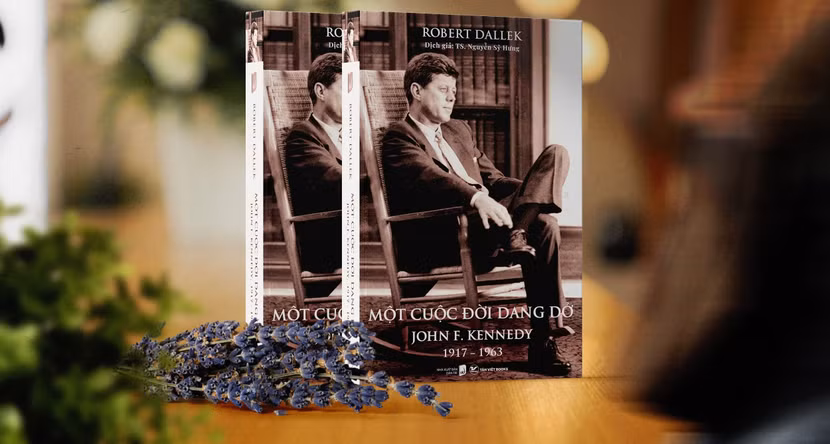 Cuốn sách "Một cuộc đời dang dở: John.F.Kenedy"