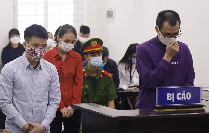 Nhóm cựu cán bộ Công ty Sông Đà 6 nhận tiền "lại quả" bị đưa ra xét xử.