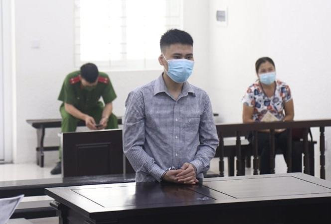 Nguyễn Văn Tùng bị đưa ra xét xử tại phiên tòa.