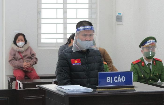 Cựu Giám đốc chi nhánh ngân hàng Lại Hồng Thái bị đưa ra xét xử tại phiên tòa.