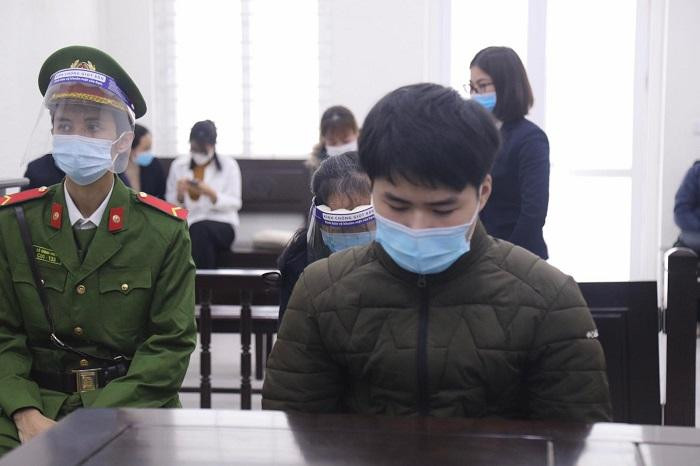 Bùi Thanh Minh bị đưa ra xét xử tại phiên tòa. Bùi Thanh Minh bị đưa ra xét xử tại phiên tòa.