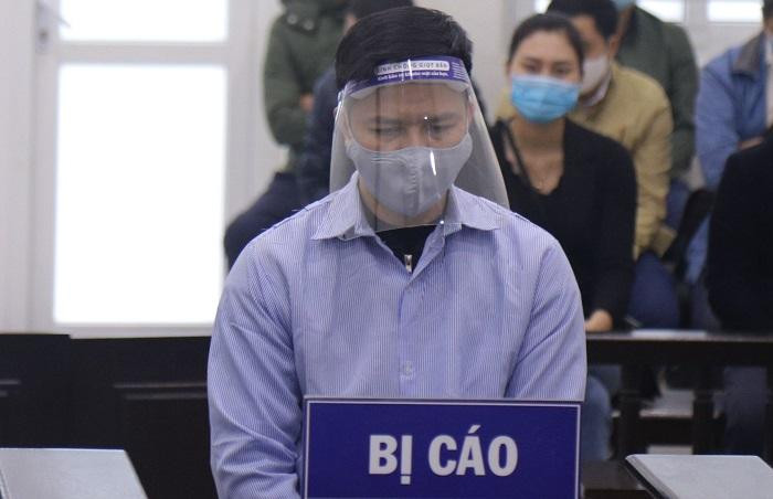 Giám đốc Công ty Phú Hưng bị đưa ra xét xử tại phiên tòa.