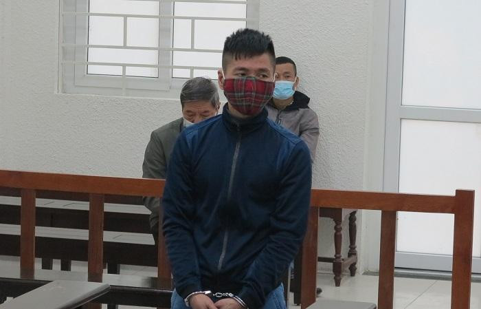 Bị cáo Trần Tuyên bị đưa ra xét xử tại tòa. Bị cáo Trần Tuyên bị đưa ra xét xử tại tòa.