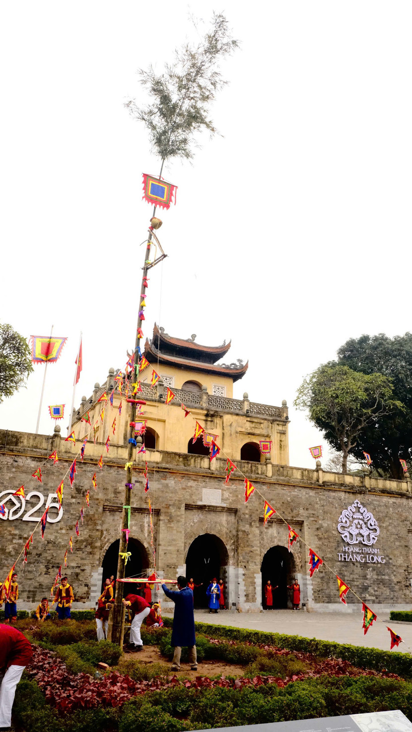 Tái hiện Lễ dựng cây nêu. Tái hiện Lễ dựng cây nêu.