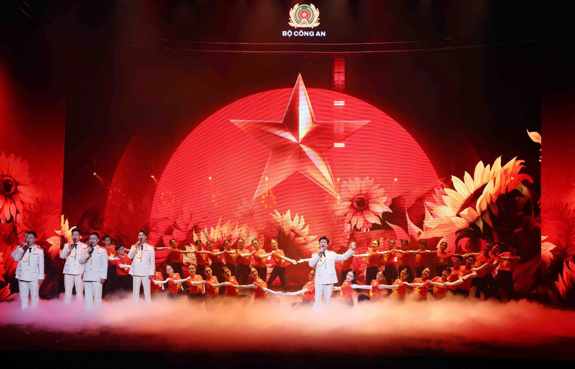 Một tiết mục nghệ thuật ngợi ca truyền thống vẻ vang của lực lượng CAND Một tiết mục nghệ thuật ngợi ca truyền thống vẻ vang của lực lượng CAND