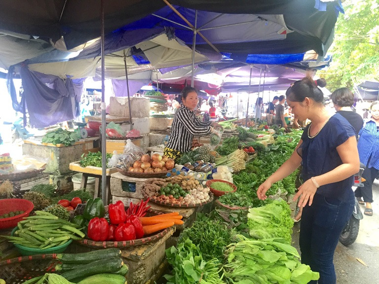 Giá rau xanh chưa thể hạ do nguồn cung hạn chế