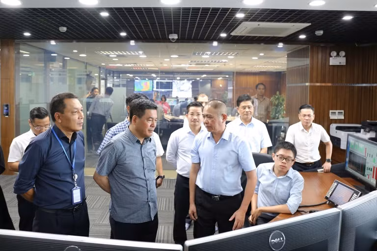 Bộ trưởng Nguyễn Hồng Diên kiểm tra công tác chuẩn bị ứng phó với bão số 3 tại EVN và NSMO