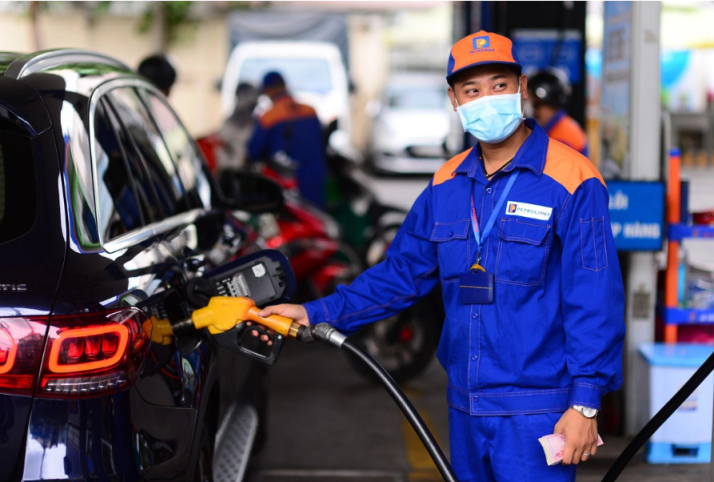 Giá xăng tăng nhẹ từ chiều nay