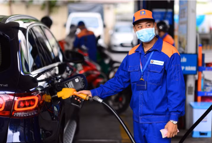 Giá xăng tăng nhẹ từ chiều nay