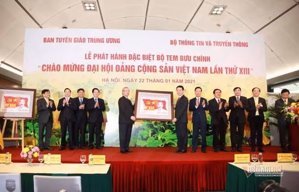 Mẫu tem chào mừng Đại hội XIII của Đảng thể hiện ý tưởng xuyên suốt của Đại hội