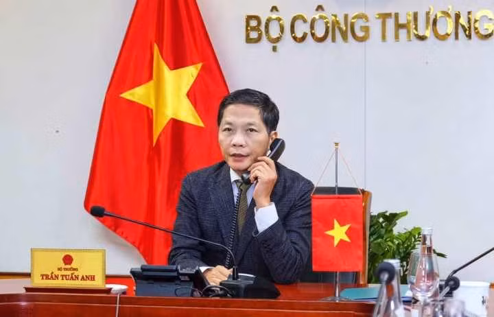 Bộ trưởng Bộ Công Thương Trần Tuấn Anh điện đàm với với Trưởng đại diện Thương mại Mỹ (USTR) Robert Lighthizer đêm 7/1