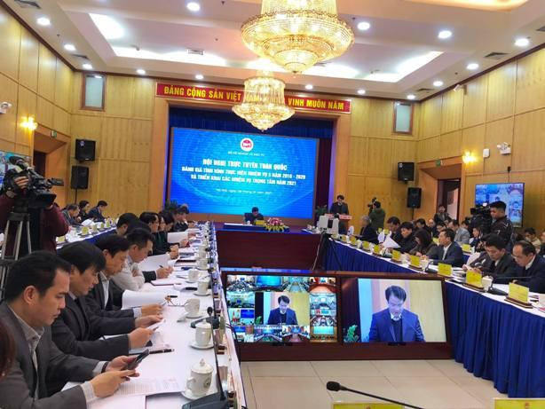 Thứ trưởng Bộ KH-ĐT Trần Quốc Phương báo cáo tại hội nghị Thứ trưởng Bộ KH-ĐT Trần Quốc Phương báo cáo tại hội nghị