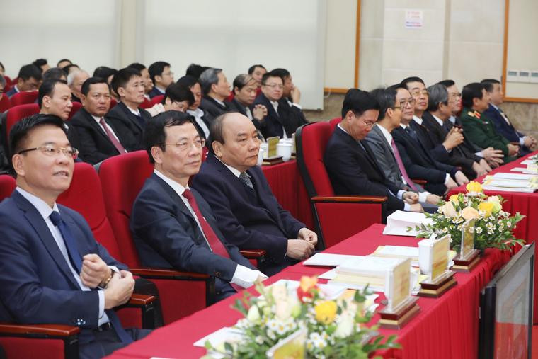 Thủ tướng Nguyễn Xuân Phúc tại Hội nghị Tổng kết công tác năm 2020 và triển khai nhiệm vụ năm 2021 của Bộ TT-TT Thủ tướng Nguyễn Xuân Phúc tại Hội nghị Tổng kết công tác năm 2020 và triển khai nhiệm vụ năm 2021 của Bộ TT-TT