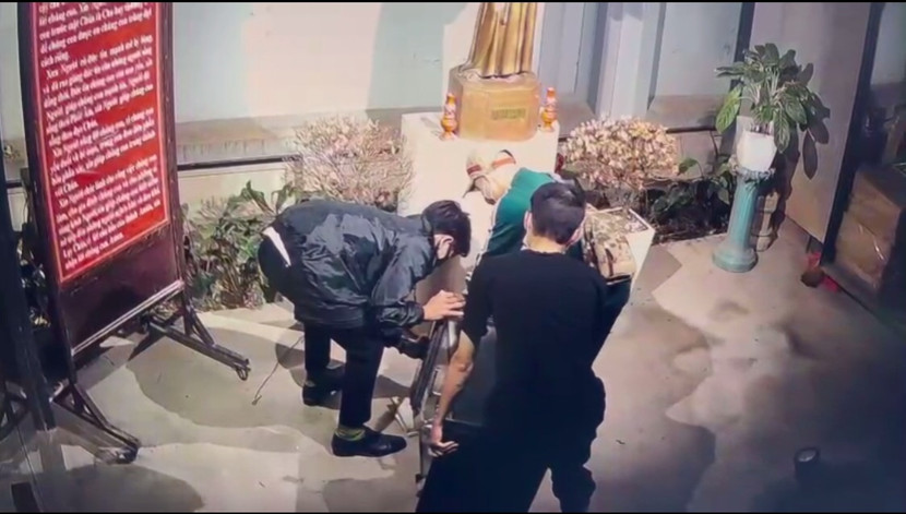 Các đối tượng lợi dụng đêm hôm vắng vẻ để trộm cắp Các đối tượng lợi dụng đêm hôm vắng vẻ để trộm cắp