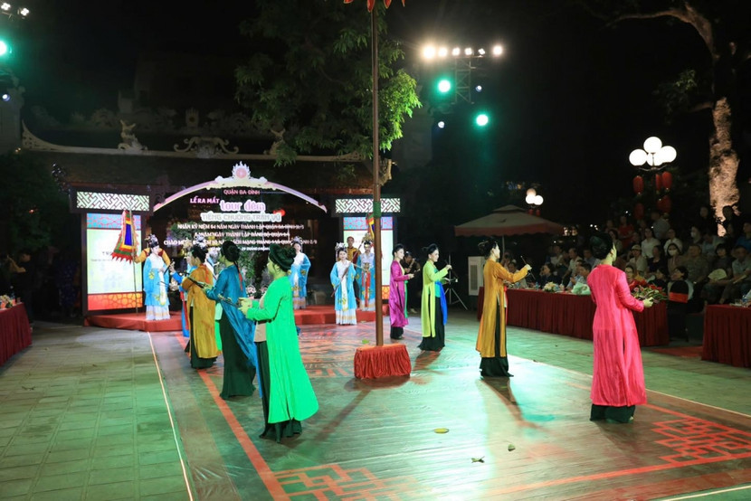 Lịch sử được tái hiện ngay trên sân khấu thực cảnh