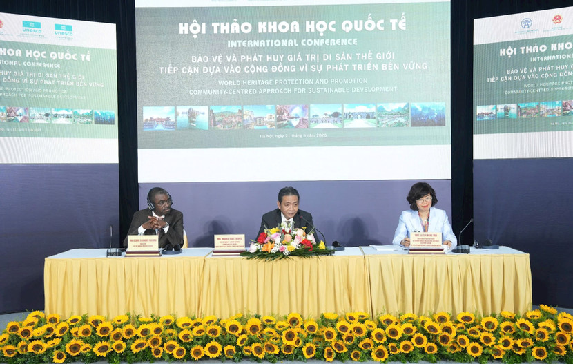 Các đại biểu chủ trì Hội thảo. Ảnh: BTC