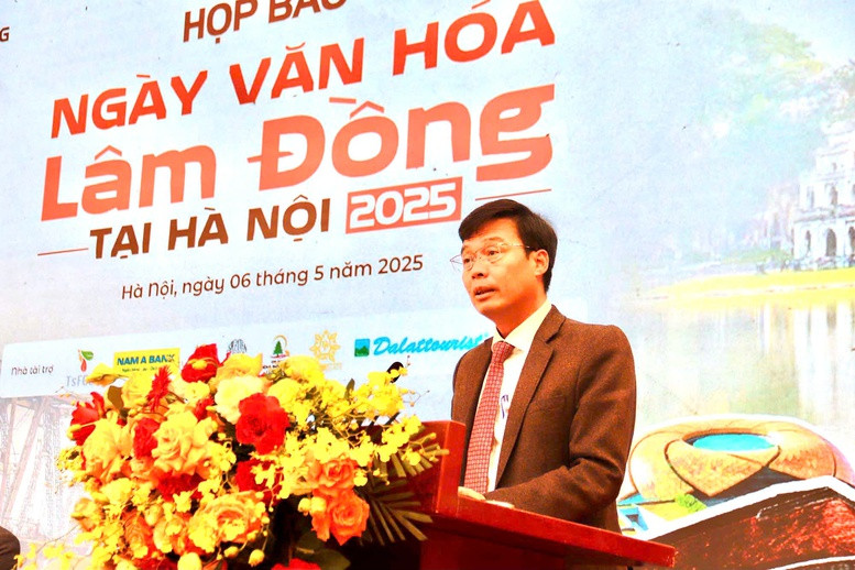 Ông Đinh Văn Tuấn - Phó chủ tịch UBND tỉnh Lâm Đồng phát biểu tại họp báo.