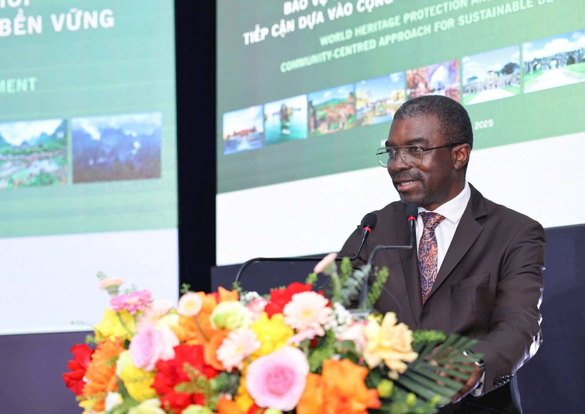 Giám đốc Trung tâm Di sản thế giới Lazare Eloundou Assomo chia sẻ ấn tượng trước những thành tựu mà Việt Nam đạt được trong bảo vệ và phát huy giá trị di sản dựa vào cộng đồng. Ảnh: BTC