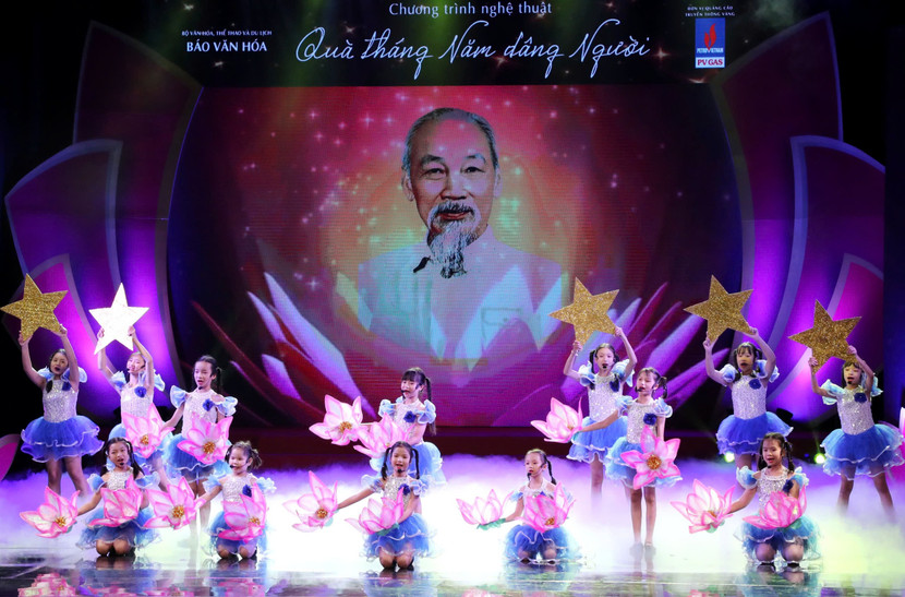 Chương trình thể hiện tình cảm của nhân dân với Chủ tịch Hồ Chí Minh. Chương trình thể hiện tình cảm của nhân dân với Chủ tịch Hồ Chí Minh.