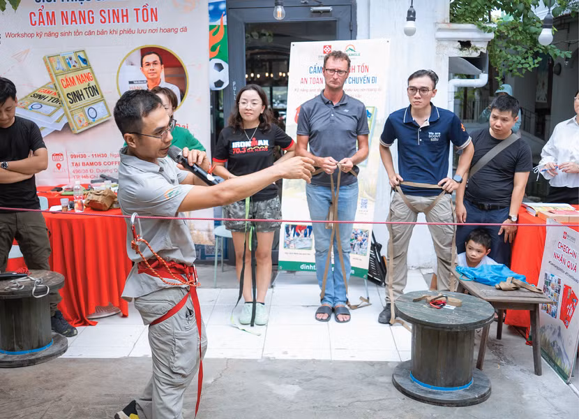 Chuyên gia chia sẻ cách thắt dây sinh tồn qua sông suối an toàn Chuyên gia chia sẻ cách thắt dây sinh tồn qua sông suối an toàn