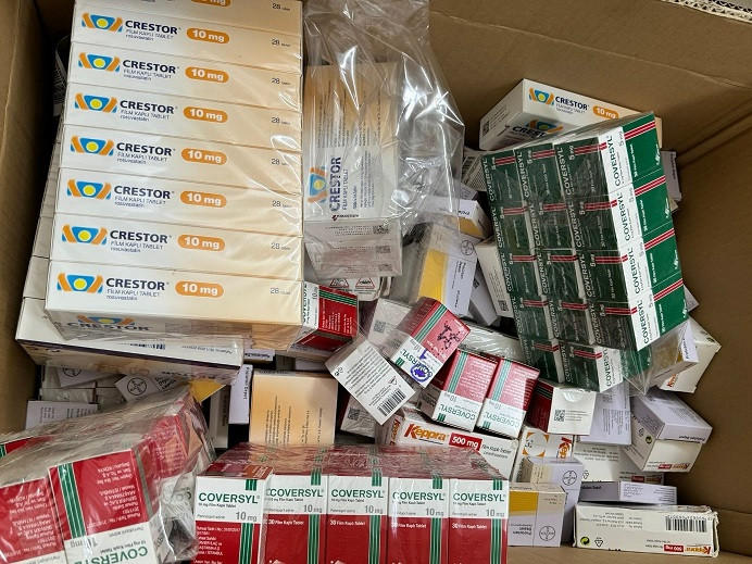 Các sản phẩm tân dược không rõ nguồn gốc bị tạm giữ Các sản phẩm tân dược không rõ nguồn gốc bị tạm giữ