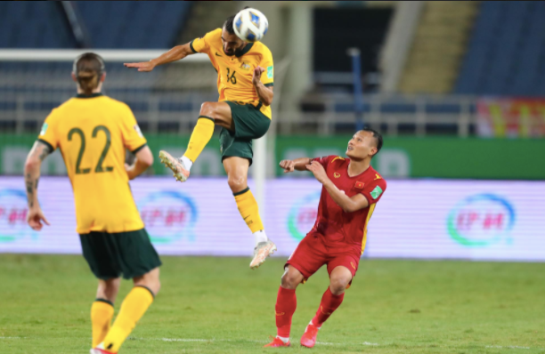 Cùng với Minh Vương, Trọng Hoàng (áo đỏ) là sự vắng mặt đáng tiếc trong đội hình tuyển Việt Nam Cùng với Minh Vương, Trọng Hoàng (áo đỏ) là sự vắng mặt đáng tiếc trong đội hình tuyển Việt Nam