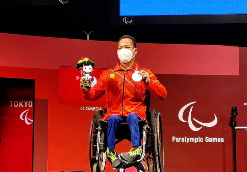 Lực sỹ cử tạ Lê Văn Công giúp Việt Nam đoạt HCB Paralympic Tokyo