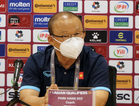 HLV Park Hang-seo tại buổi họp báo HLV Park Hang-seo tại buổi họp báo