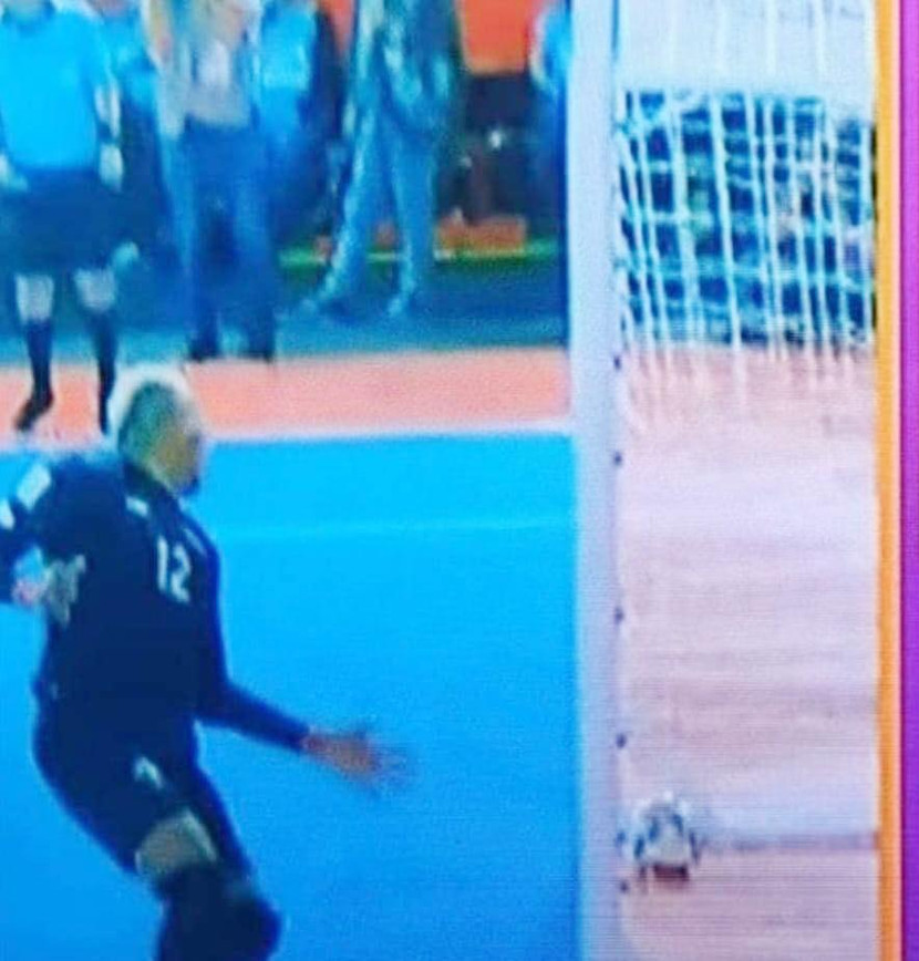 Tình huống gây tranh cãi trận Việt Nam - Panâm (ảnh chụp màn hình) Tình huống gây tranh cãi trận Việt Nam - Panâm (ảnh chụp màn hình)