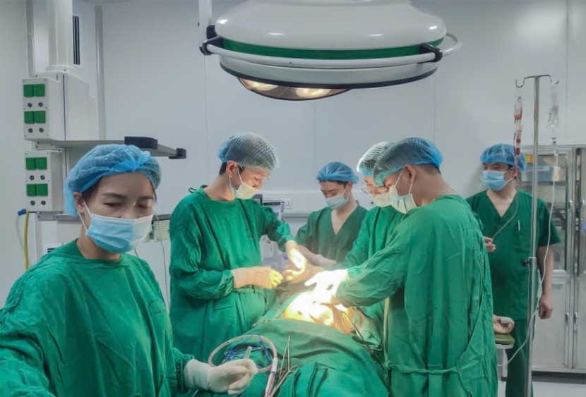 Các bác sĩ của Bệnh viện tiến hành phẫu thuật cắt khối tá - tuỵ, một trong nhữngkỹ thuật phức tạp, khó nhất trong phẫu thuật hệ tiêu hóa Các bác sĩ của Bệnh viện tiến hành phẫu thuật cắt khối tá - tuỵ, một trong nhữngkỹ thuật phức tạp, khó nhất trong phẫu thuật hệ tiêu hóa