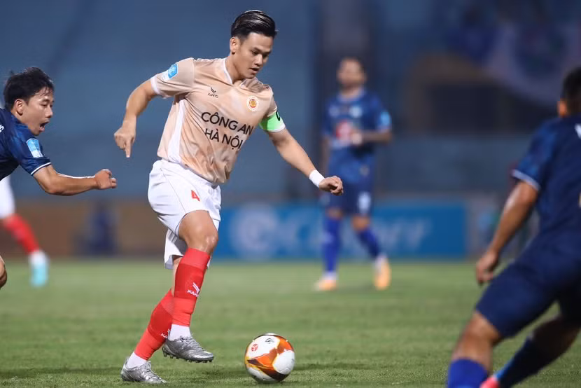 Đội trưởng Hồ Tấn Tài góp công vào chức vô địch V-League 2023 của CLB Công an Hà Nội