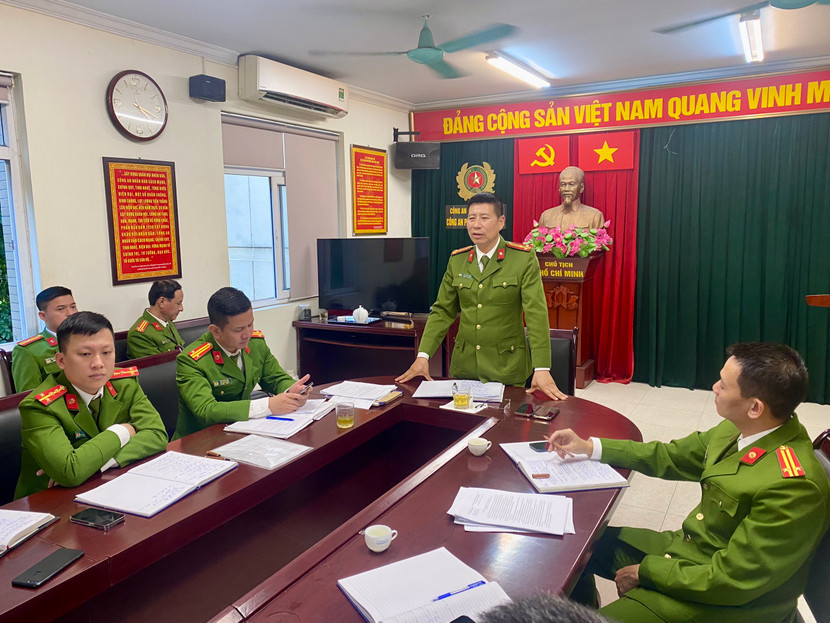 Thượng tá Bùi Văn Đang - Phó trưởng Công an quận Hoàn Kiếm yêu cầu các lực lượng không làm để đối phó, tập trung cao độ trong khi thực hiện nhiệm vụ