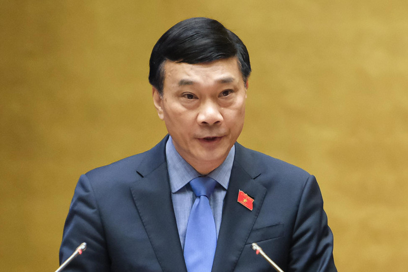 Chủ nhiệm Ủy ban Kinh tế của Quốc hội Vũ Hồng Thanh trình bày báo cáo thẩm tra chủ trương đầu tư Dự án đường Vành đai 4 - Vùng Thủ đô Hà Nội và Dự án đường Vành đai 3 - TP.HCM