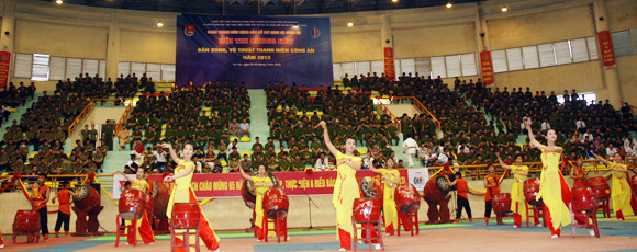 Khai mạc Hội thi bắn súng, võ thuật thanh niên Công an năm 2013 ảnh 3