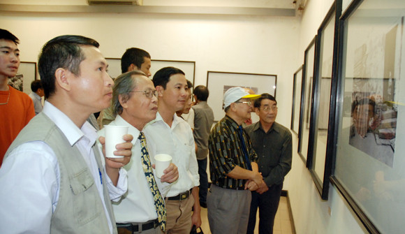 Độc đáo triển lãm ảnh đen trắng ảnh 7