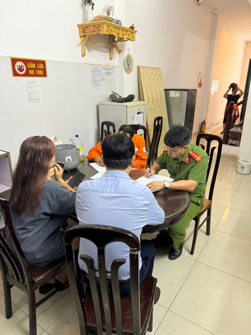 UBND phường Dịch Vọng Hậu yêu cầu ký cam kết, đảm bảo các yêu cầu an toàn về PCCC đối với 100% cơ sở cho thuê trọ trên địa bàn UBND phường Dịch Vọng Hậu yêu cầu ký cam kết, đảm bảo các yêu cầu an toàn về PCCC đối với 100% cơ sở cho thuê trọ trên địa bàn